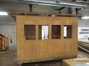 lot 6 image: LARGE TICKET BOOTH