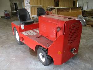 lot 7 image: AIRPLANE TUG