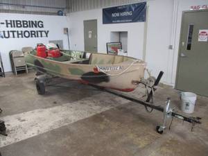 lot 13 image: BOAT, MOTOR AND TRAILER