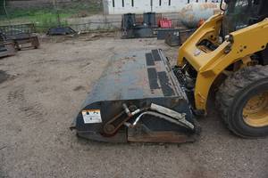 Bobcat Brand Universal Mount Bobcat Skid Loader Skid Steer 8 Hydraulic Sweeper Box Attachment