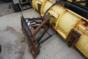 Snow Wolf Brand Universal Mount Bobcat Skid Loader Skid Steer 9 Snow Plow Attachment