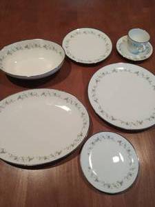 10 Piece place setting by Noritake, Westin Pattern