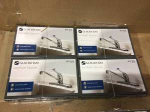 Glacier Bay Single-Handle Standard Kitchen Faucet in Chrome Customer Returns See Pictures