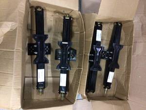 24 in. 7500 lbs. RV Stabilizer Scissor Jack Set of 2 with 1 Handle Customer Returns See Pictures