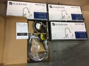 Glacier Bay Market Single-Handle Pull-Down Sprayer Kitchen Faucet in Chrome Customer Returns See Pictures