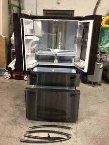 Samsung 28.2-cu ft French Door Refrigerator with Ice Maker (Fingerprint Resistant Black Stainless Steel) ENERGY STAR
