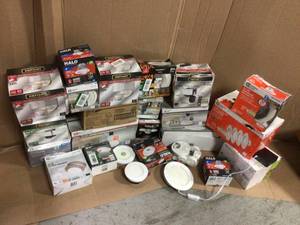 MIX LOT OF SECURITY LIGHTS&nbsp Various Models and Conditions Customer Returns See Pictures