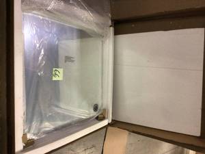 Medium Square Shatter Resistant Mirror (30 in. H x 30 in. W) Customer Returns See Pictures