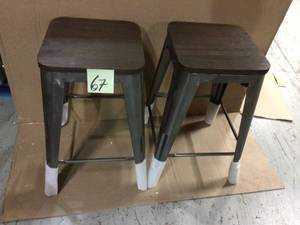 StyleWell Finwick Gunmetal Gray Metal Backless Counter Stool with Wood Seat (Set of 2) (16.54 in. W x 23.62 in. H) Customer Returns See Pictures