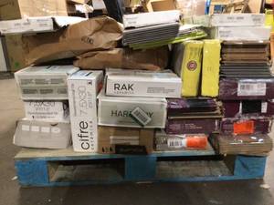 Mix pallet of ceramic flooring  see all pictures costumer returns (various model, conditions, and colors)