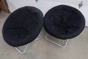 lot 16 image: 2 BLACK COLLAPSIBLE TV CHAIRS