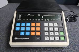 lot 19 image: PITNEY BOWES SCALE