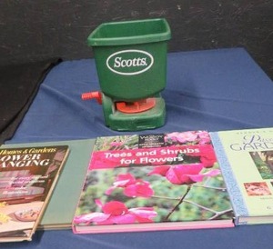 lot 13 image: GARDENING LOT