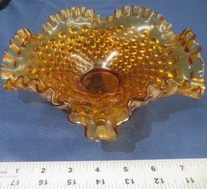 lot 29 image: STUNNING VINTAGE FENTON AMBER FOOTED BOWL W RUFFLED EDGES AND HOBNAIL PATTERN