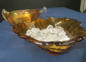 lot 32 image: VINTAGE IMPERIAL CARNIVAL GLASS CANDY DISH- VINTAGE CARNIVAL GLASS MARIGOLD FRUIT BOWL
