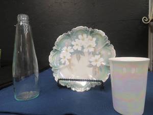 lot 38 image: ANTIQUE R.S GERMANY COLLECTORS PLATE- AQUA ANTIQUEVINTAGE BOTTLE- VINTAGE FEDERAL MOONGLOW IRIDESCENT CUP