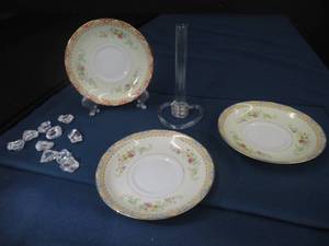 lot 67 image: 3 RARE NORITAKE SAUCERS MADE IN JAPAN AND A HEART SHAPED BUD VASE