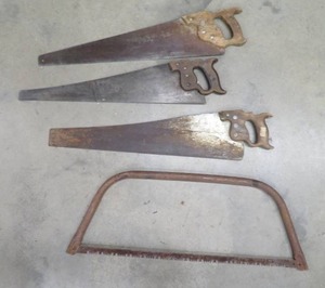 lot 72 image: 4 VINTAGEANTIQUE SAWS