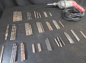 lot 85 image: MILWAUKEE DRILL AND A TON OF DRILL BITS OF DIFFERENT SIZES