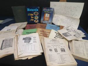 lot 96 image: HUGE LOT OF VINTAGEANTIQUE RADIO, TURNTABLE, TRUETONE, AND TV SERVICE MANUALS