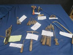 lot 100 image: HUGE VINTAGEANTIQUE TOOL LOT