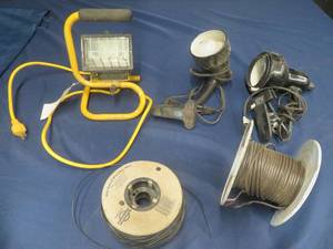 lot 101 image: 3 WORK LAMPS - ONE IS HEAVY DUTY FOR GARAGE - 2 SPOOLS OF WIRING