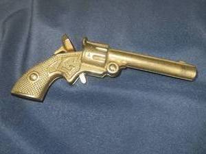 lot 105 image: SUPER RARE ANTIQUE TOY GUN PISTOL BY G