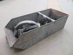 lot 109 image: VINTAGE SIOUX STEEL BOX WITH 3 POWER TOOLS