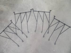 lot 124 image: 4 BLACK METAL HANGERS WITH BRACKETS - BELIEVED TO BE FOR PLANT HANGING