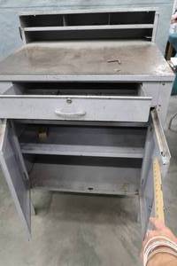lot 126 image: LARGE METAL CABINENT