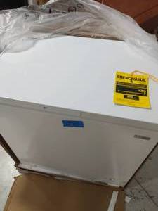VISSANI 7 cu. ft. Manual Defrost Chest Freezer in White