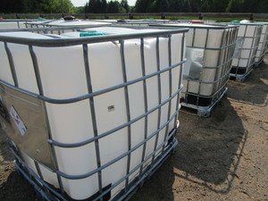 lot 17 image: IBC Totes