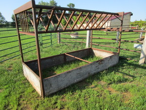 lot 5 image: Hay Feeder