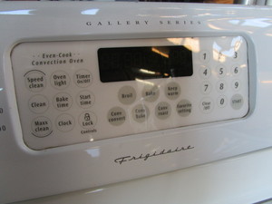 lot 9 image: Electric Range