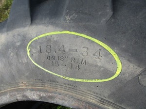 lot 95 image: Tractor Tire