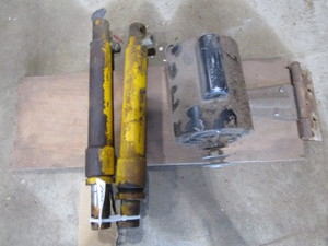 lot 105 image: Snow Plow Cylinders
