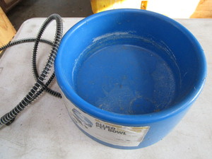 lot 163 image: Heated Pet Bowl