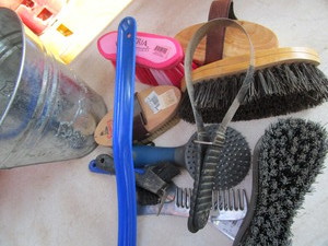 lot 169 image: Grooming Tools