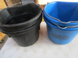 lot 175 image: Flatback Buckets