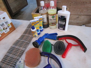lot 206 image: Grooming Supplies Tail Extension