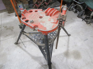 lot 143 image: Ridgid Portable Vise Stand