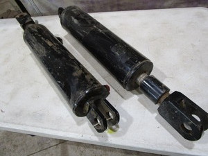 lot 144 image: Hydraulic Cylinders