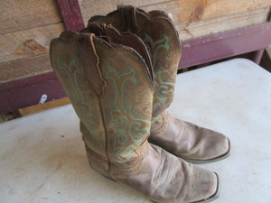 lot 233 image: Justin Boots, Womens