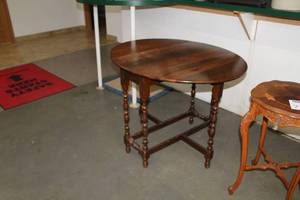 lot 712 image: Butternut Double Drop-Leaf Table 6-leg circa 1940s