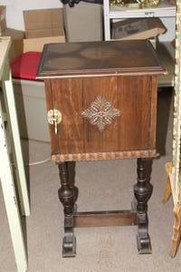 lot 714 image: Spanish Cedar Humidor circa 1930s