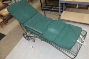 lot 720 image: Metal Patio Lounger  with Pad