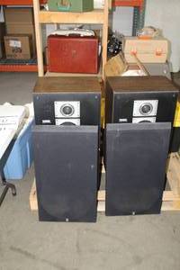 lot 735 image: Lot of (2) Yamaha 3 Way Stereo Speakers