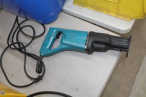 lot 748 image: Makita JR3000V Reciprocating Saw