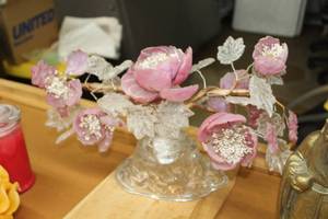 lot 807 image: Floral Table Dcor with Glass Base