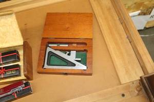 lot 799 image: Brown & Sharpe Planar Gauge  with Wood Case
